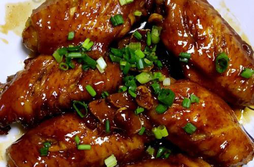 工廠飯?zhí)贸邪棠阍趺礃幼隹蓸冯u翅？
